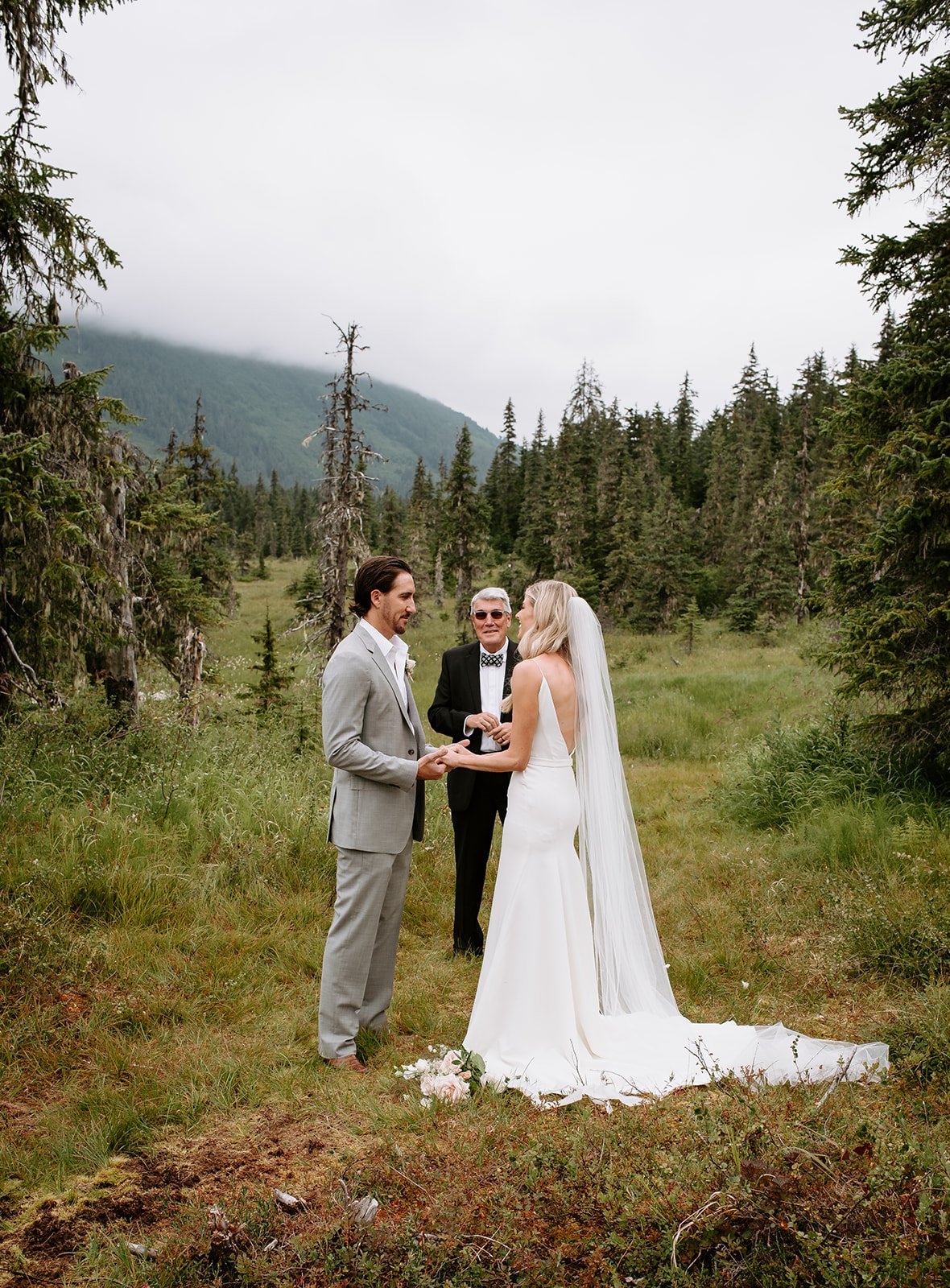  destination-elopement-photography-girdwood-alaska-ceremony 